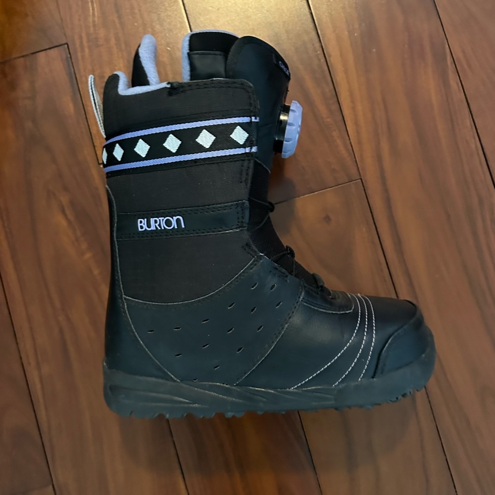 Women's Burton Chloe Snowboard Boots ( size 8/ fits 7.5)